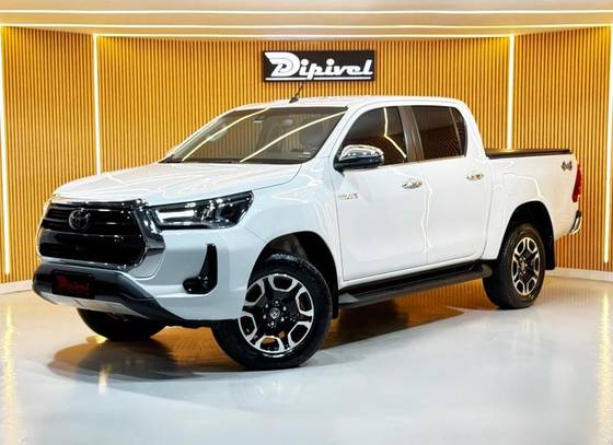 TOYOTA HILUX 2.8 D-4D TURBO DIESEL CD SRX 4X4 AUTOMÁTICO TOYOTA HILUX 2.8 D-4D TURBO DIESEL CD SRX 4X4 AUTOMÁTICO